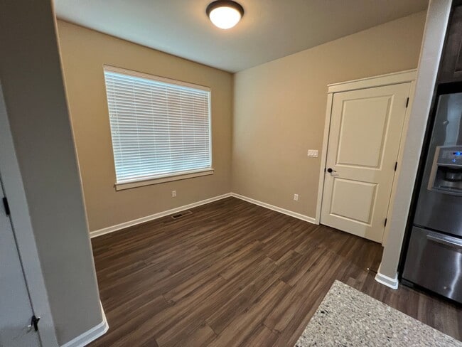 Photo - Gorgeous townhome in SW Redmond!