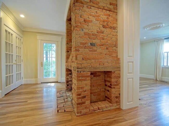156 Portsmouth Ave