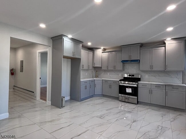 546 E 25th St Unidad 2