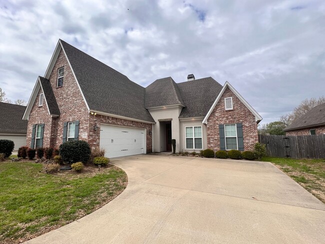 Building Photo - 4 BEDROOM/3 BATH SPACIOUS IN GATED COMMUNITY