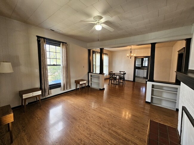 Photo - 1909 Bennett Ave