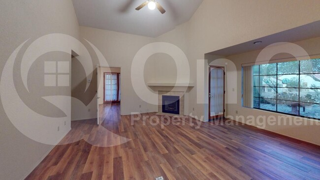 Photo - 107 E Horizon Cir House