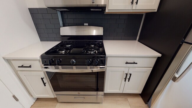 Photo - The Stratford Building