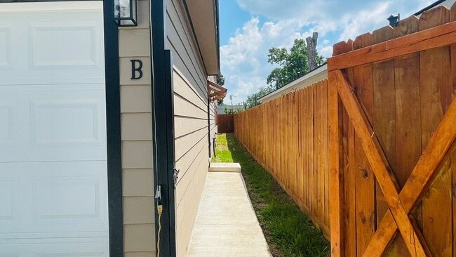 Photo - ? Live in Style: 3-Bed, 2.5-Bath Houston H...