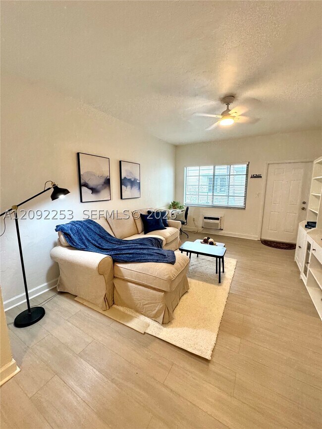 1561 Lenox Ave. Unit 6