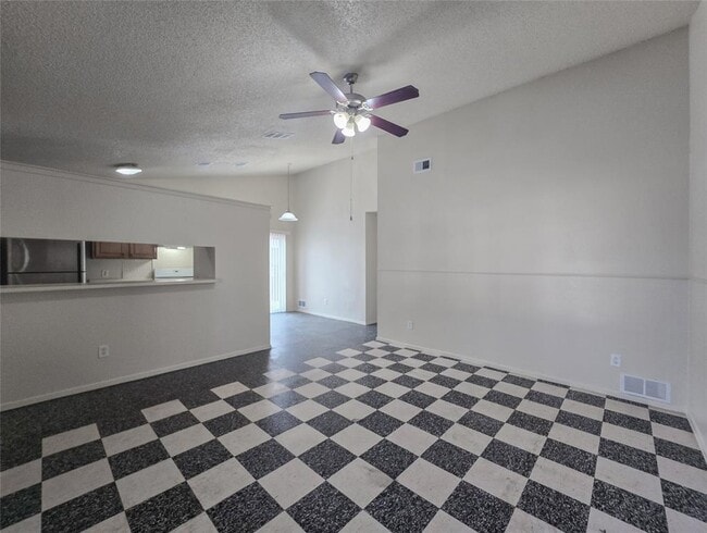 Photo - 626 Greenlawn Blvd