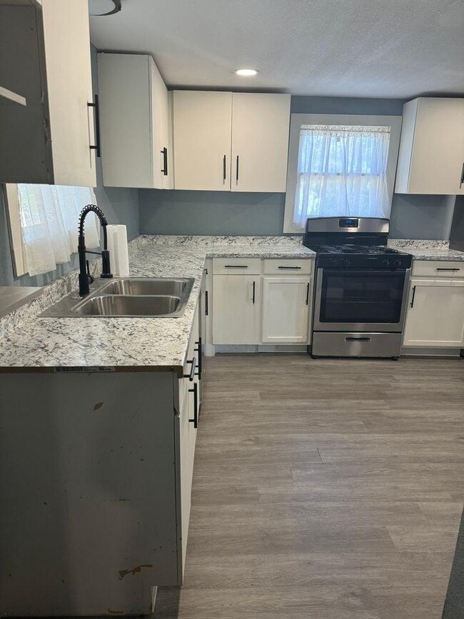 Photo - 1301 S Scullin Ave