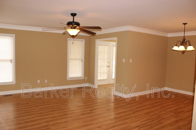 Photo - 905 Oakwater Dr