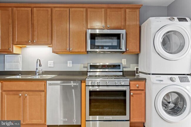 Photo - 3705 S George Mason Dr Unit 2513S