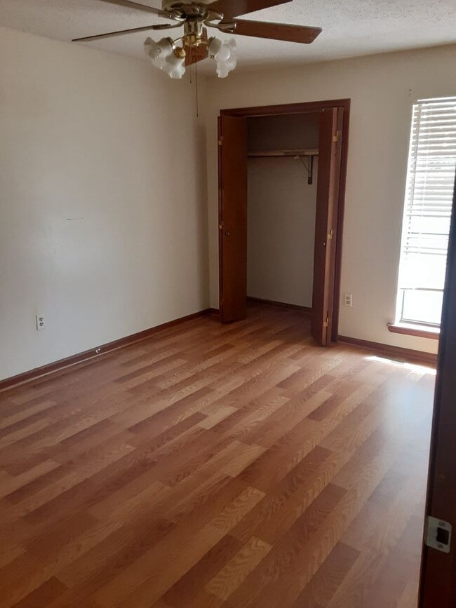 4 Bedroom and 2 Bathroom home NLR Rental House Rental in North Little