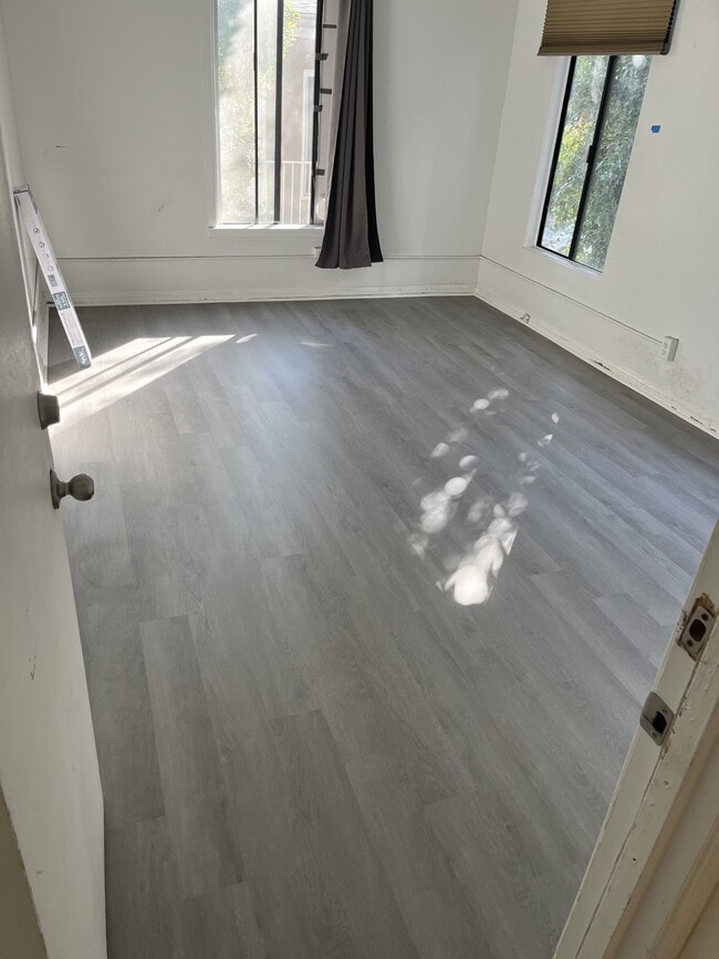 Building Photo - 547 Gayley Ave