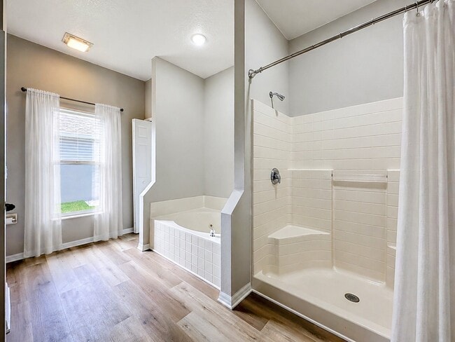 Photo - 57 Renshaw Dr