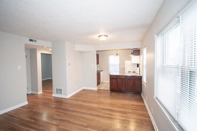 Photo - "Charming 2-Bedroom Retreat with Hardwood Elegance in Indianapolis" Unit 10