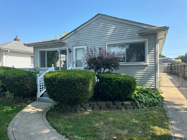 Photo - 24924 Lexington Ave