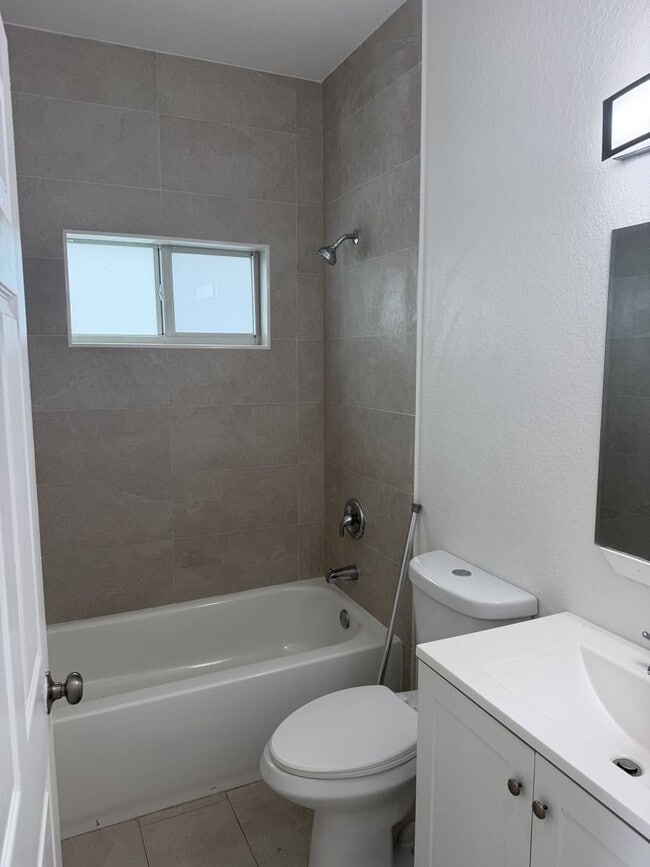 Photo - 2604 NW 20th St Unit 1
