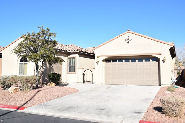 GATED! 3-CAR GARAGE! 1 STORY! UPGRADED! - GATED! 3-CAR GARAGE! 1 STORY! UPGRADED! Casa