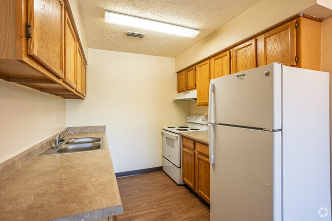 3BR, 2BA - 1200SF - Kitchen
