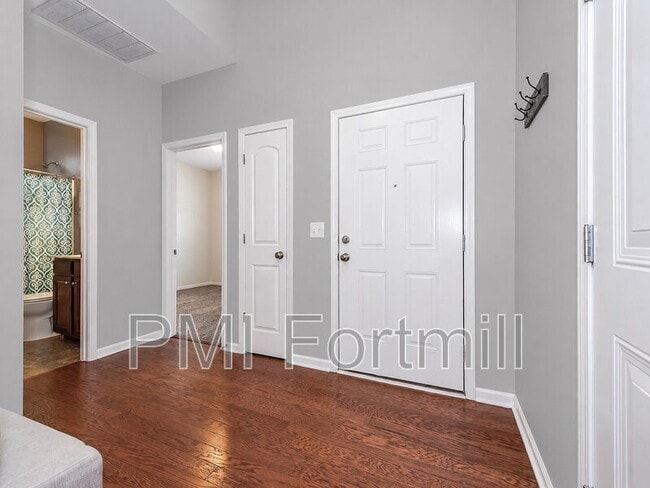 Photo - 1015 Albany Park Dr