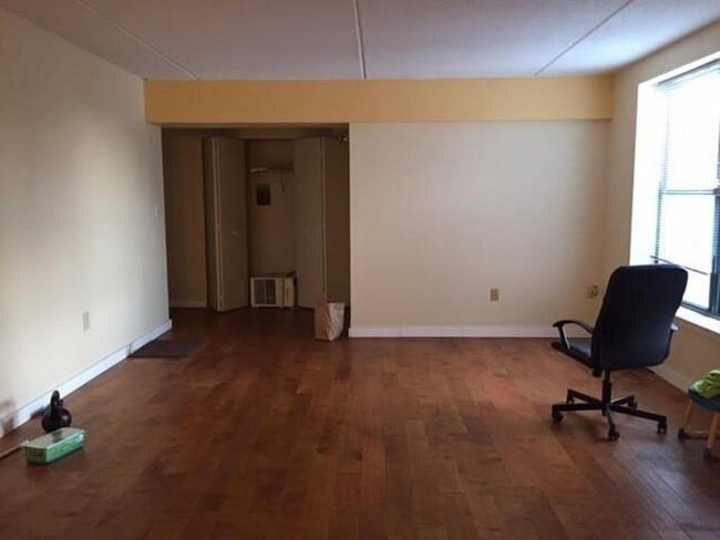Building Photo - 82 Peterborough St Unit 7H Rental