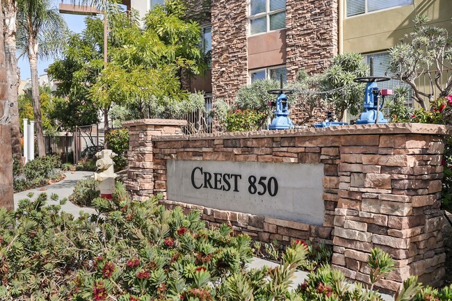 Crest 850 - Crest 850 Apartments