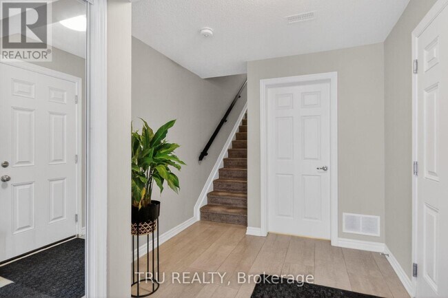 Photo - 100 Ballinora Ln.