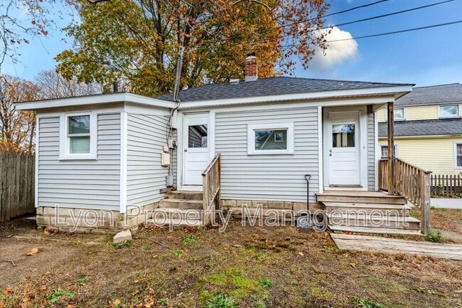 Building Photo - 83 Ottawa Ave Unit Back House