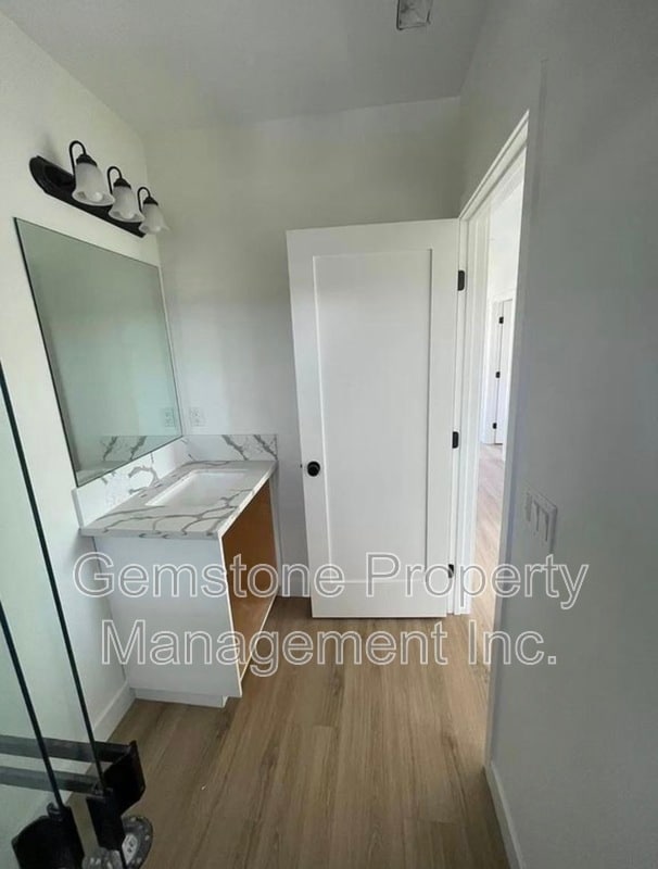 Photo - 6252 Stewart St