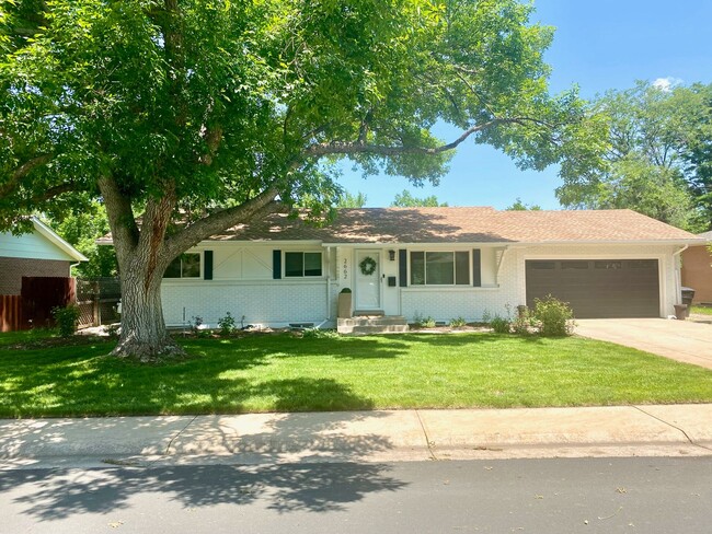 Building Photo - Single Family home half a block from Bible Park.