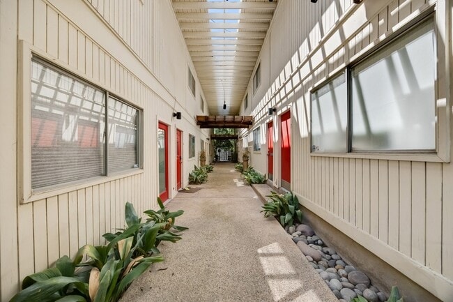 Building Photo - 3500 Routh St Unit 6