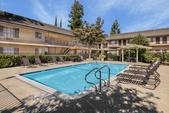 Photo - The Oaks Apartments