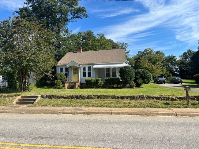 Building Photo - 3/1 Available Now Rental