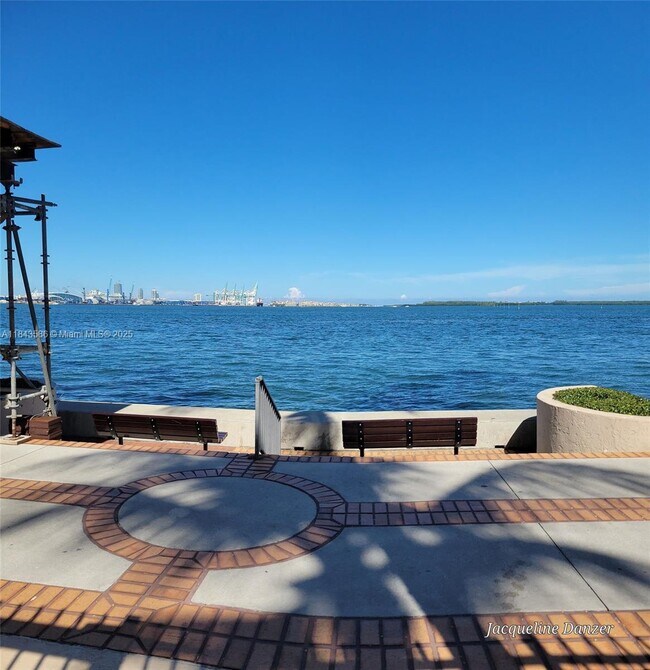 Building Photo - 540 Brickell Key Dr Unit 307 Rental