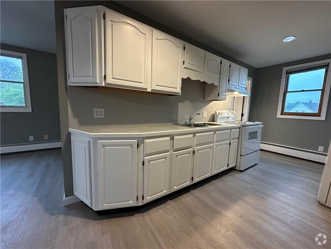 Building Photo - 5 Pomham St Unit 2 Rental