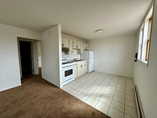 Building Photo - West Ave 4-Plex Unit 2