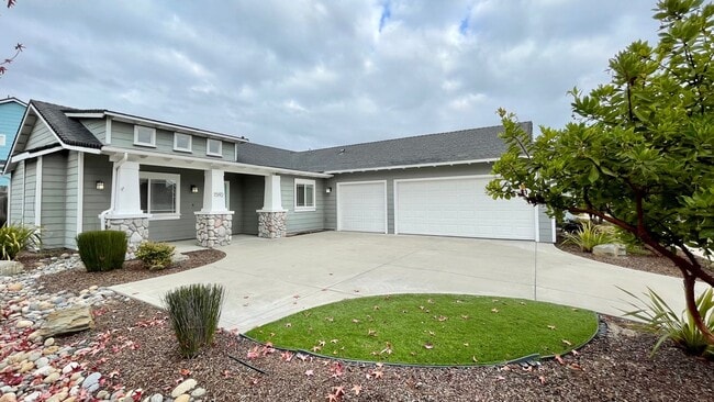 Photo - Single Level 4-Bedroom with 3-Car Garage in Berry Gardens