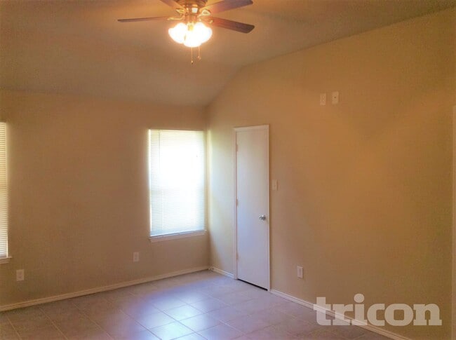 Photo - 525 Arbor Ln
