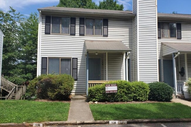 Building Photo - End Unit Townhouse Near Liberty University
