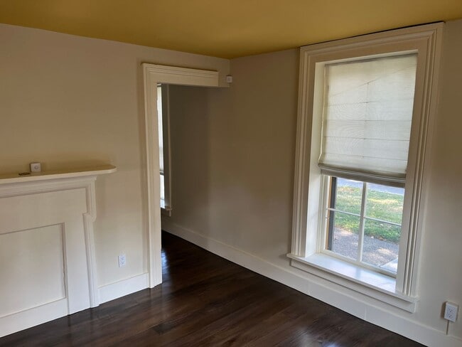 918 Van Buren St