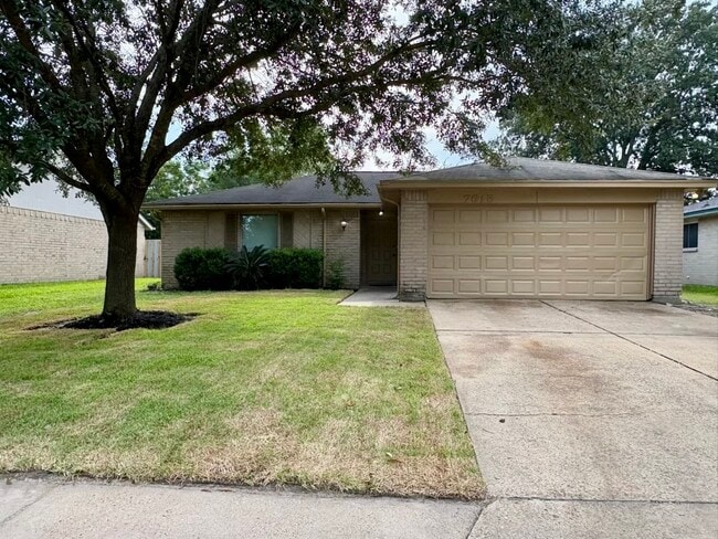 Building Photo - 7615 Woodland W Dr