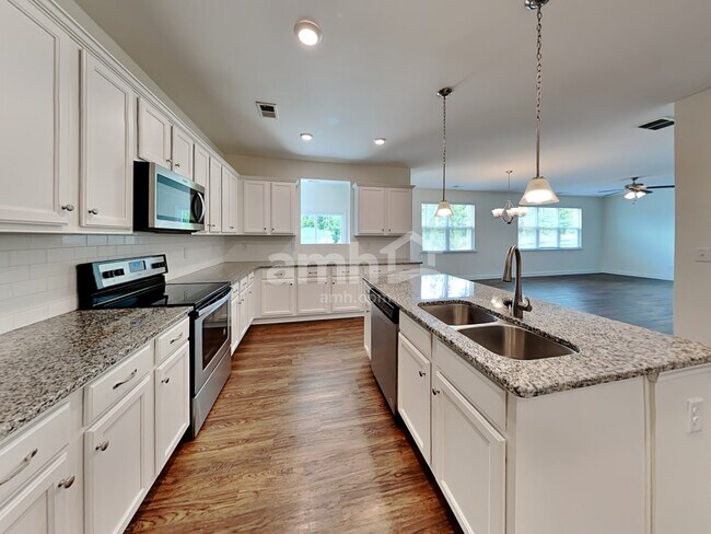 Photo - 353 Macroom Ct