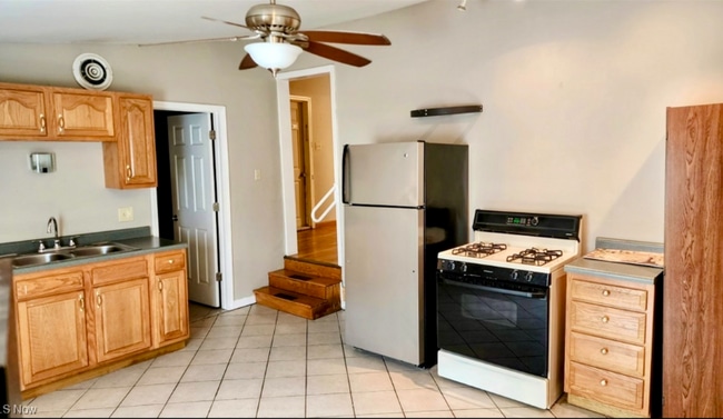 Photo - 2002 Brownlee Ave