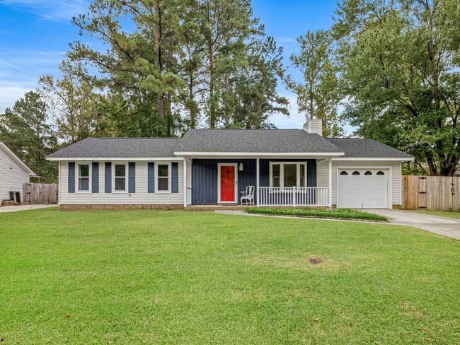 Charming 3 Bedroom Home! - Charming 3 Bedroom Home!