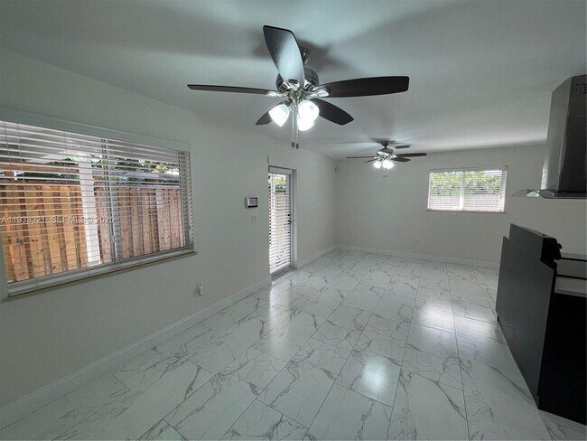 Photo - 2971 SW 35th Ave Unidad Front