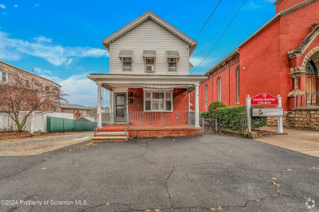 Building Photo - 209 S Main Ave Rental