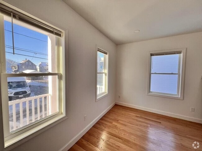 Building Photo - 18 Autumn St Unit 1 Rental