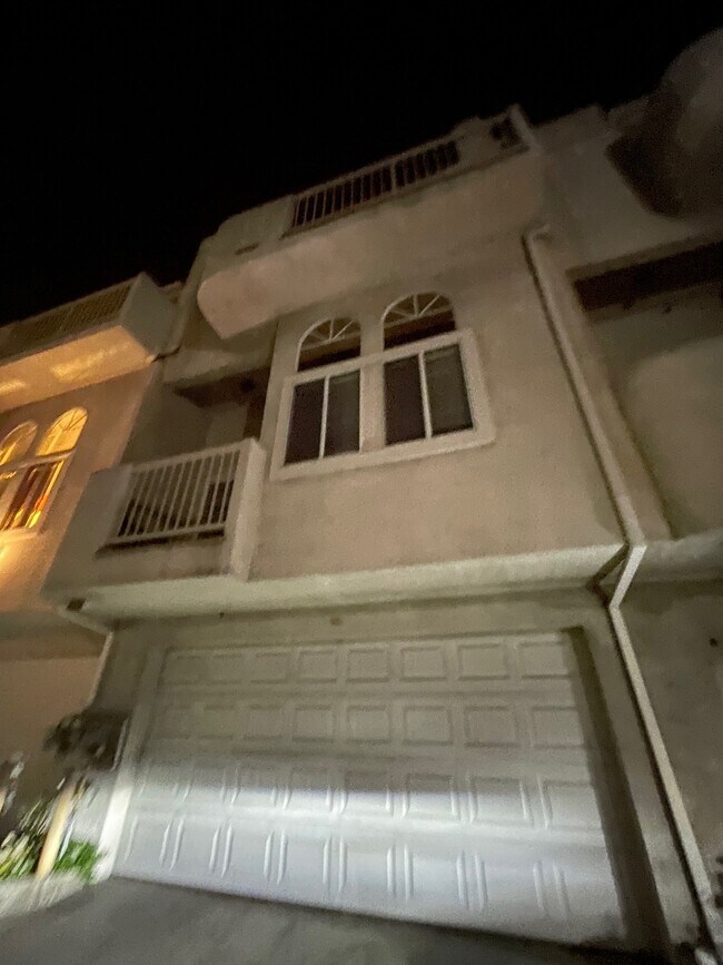 Building Photo - 999 Figueroa Ter Rental