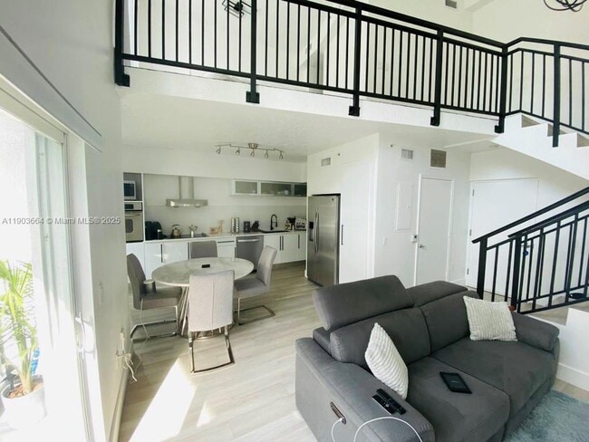 Building Photo - 1528 Brickell Ave Unit 103