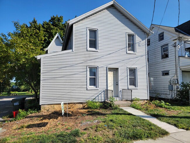 Photo - 271 W Main St House