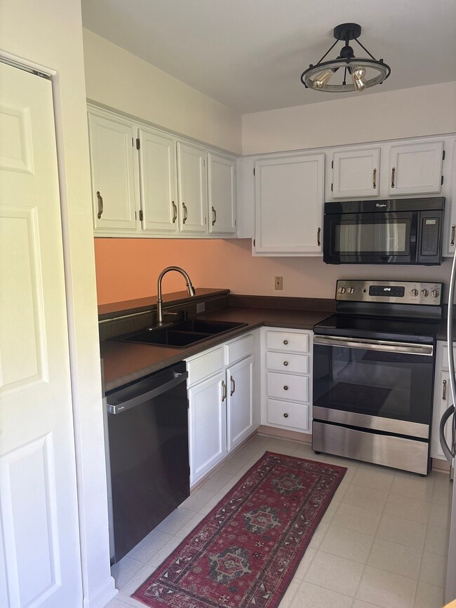 Photo - 8976 Woodbridge Dr Unit 8976