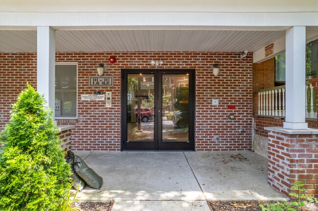 Entrance - The Gardens on 45th Street